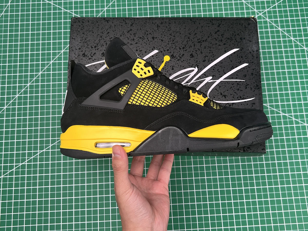 jordan 4 retro ‘thunder’ 2023