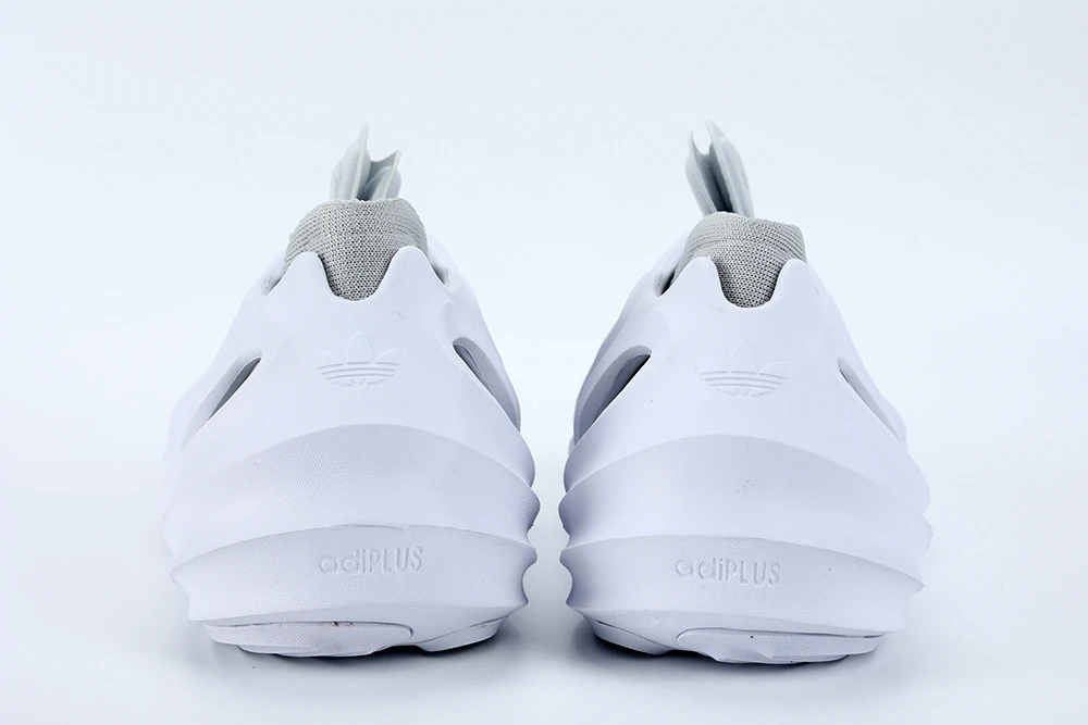 adifom q ‘footwear white grey’