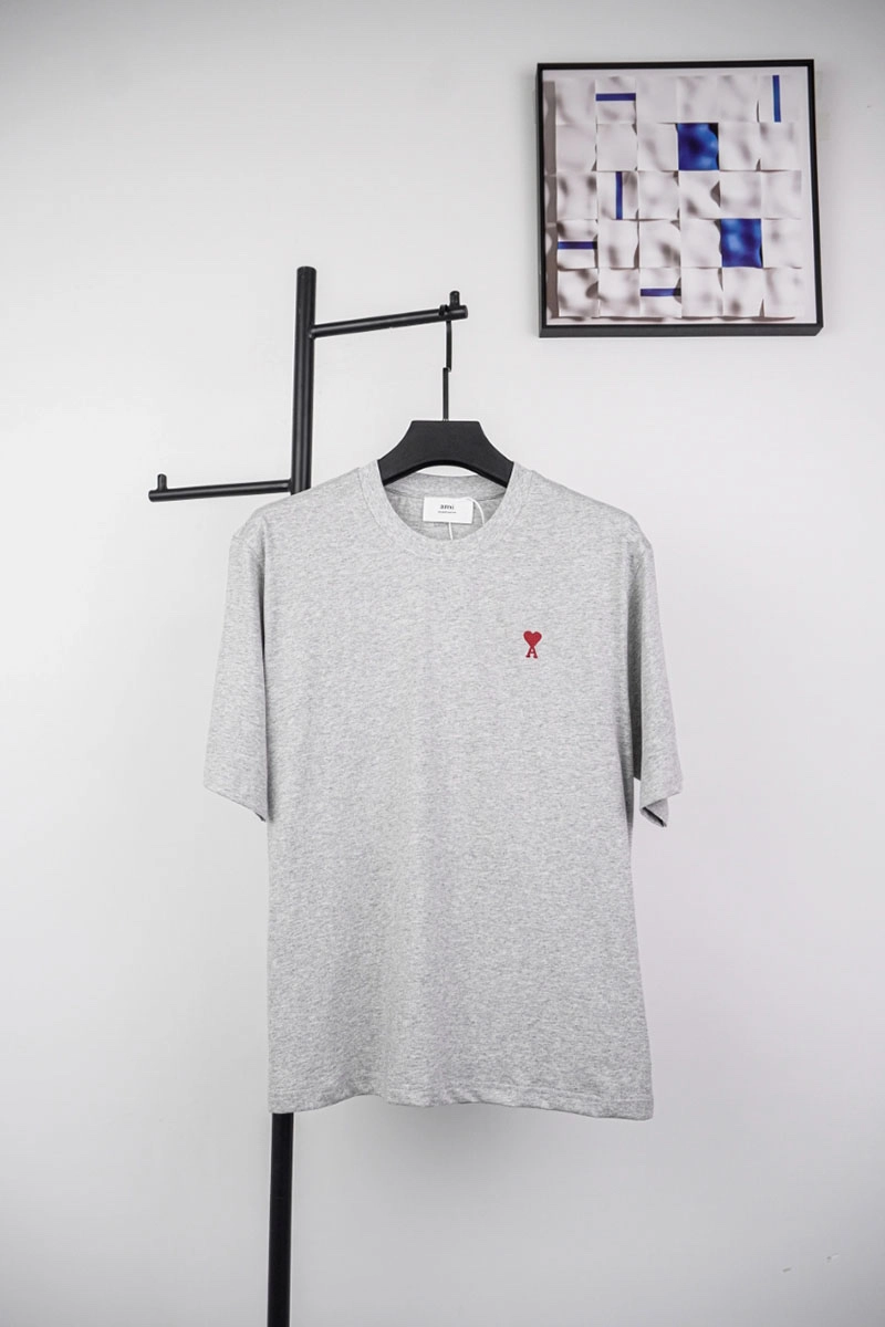 ami red heart logo embroidered t-shirt